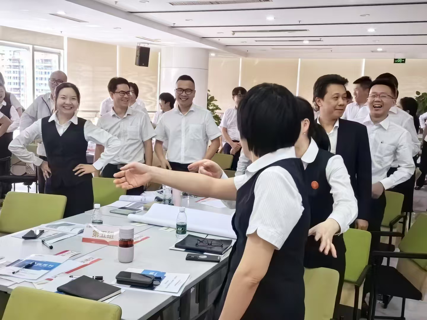 行外吸金和全量资产营销